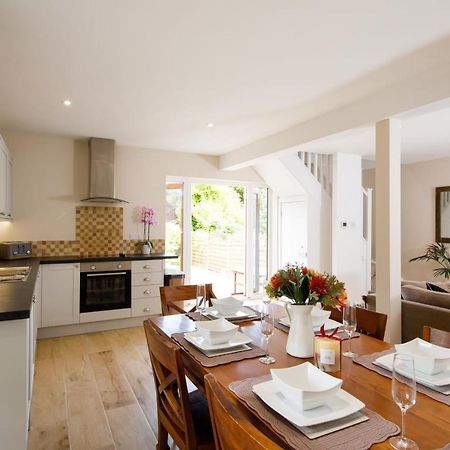 'Orchard Croft Lodge - Chichester', Book-Direct, New Home 1,367 Sq' Ft' , Can Sleep 8 On Request , Split & Link 'Super King' Size Beds, Free Wi-Fi, Sky Tv & Sky Sports, 9 - Minutes From West Wittering Beach, Very Quiet Location, Dog Friendly Eksteriør bilde