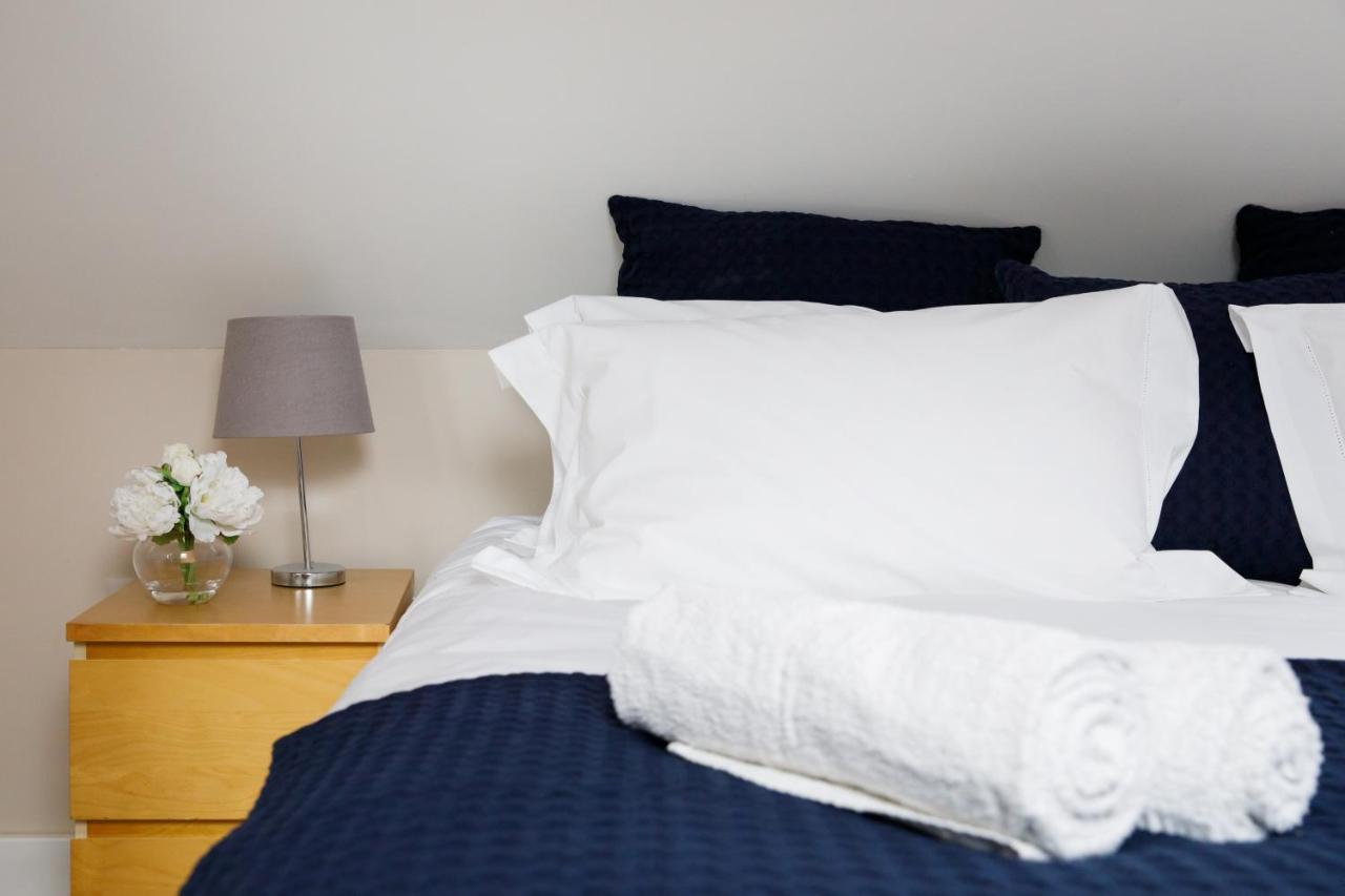 'Orchard Croft Lodge - Chichester', Book-Direct, New Home 1,367 Sq' Ft' , Can Sleep 8 On Request , Split & Link 'Super King' Size Beds, Free Wi-Fi, Sky Tv & Sky Sports, 9 - Minutes From West Wittering Beach, Very Quiet Location, Dog Friendly Eksteriør bilde