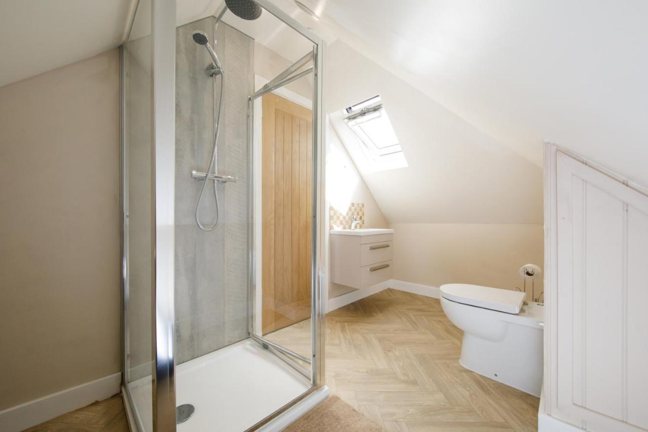 'Orchard Croft Lodge - Chichester', Book-Direct, New Home 1,367 Sq' Ft' , Can Sleep 8 On Request , Split & Link 'Super King' Size Beds, Free Wi-Fi, Sky Tv & Sky Sports, 9 - Minutes From West Wittering Beach, Very Quiet Location, Dog Friendly Eksteriør bilde