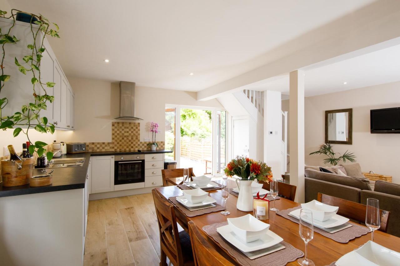 'Orchard Croft Lodge - Chichester', Book-Direct, New Home 1,367 Sq' Ft' , Can Sleep 8 On Request , Split & Link 'Super King' Size Beds, Free Wi-Fi, Sky Tv & Sky Sports, 9 - Minutes From West Wittering Beach, Very Quiet Location, Dog Friendly Eksteriør bilde