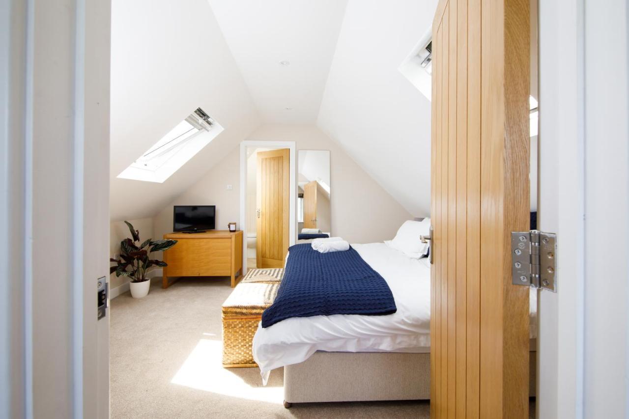 'Orchard Croft Lodge - Chichester', Book-Direct, New Home 1,367 Sq' Ft' , Can Sleep 8 On Request , Split & Link 'Super King' Size Beds, Free Wi-Fi, Sky Tv & Sky Sports, 9 - Minutes From West Wittering Beach, Very Quiet Location, Dog Friendly Eksteriør bilde