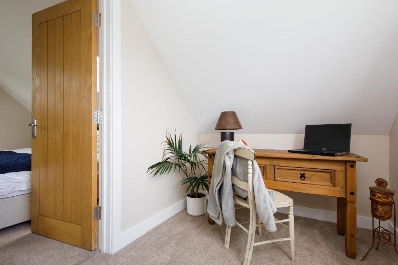 'Orchard Croft Lodge - Chichester', Book-Direct, New Home 1,367 Sq' Ft' , Can Sleep 8 On Request , Split & Link 'Super King' Size Beds, Free Wi-Fi, Sky Tv & Sky Sports, 9 - Minutes From West Wittering Beach, Very Quiet Location, Dog Friendly Eksteriør bilde