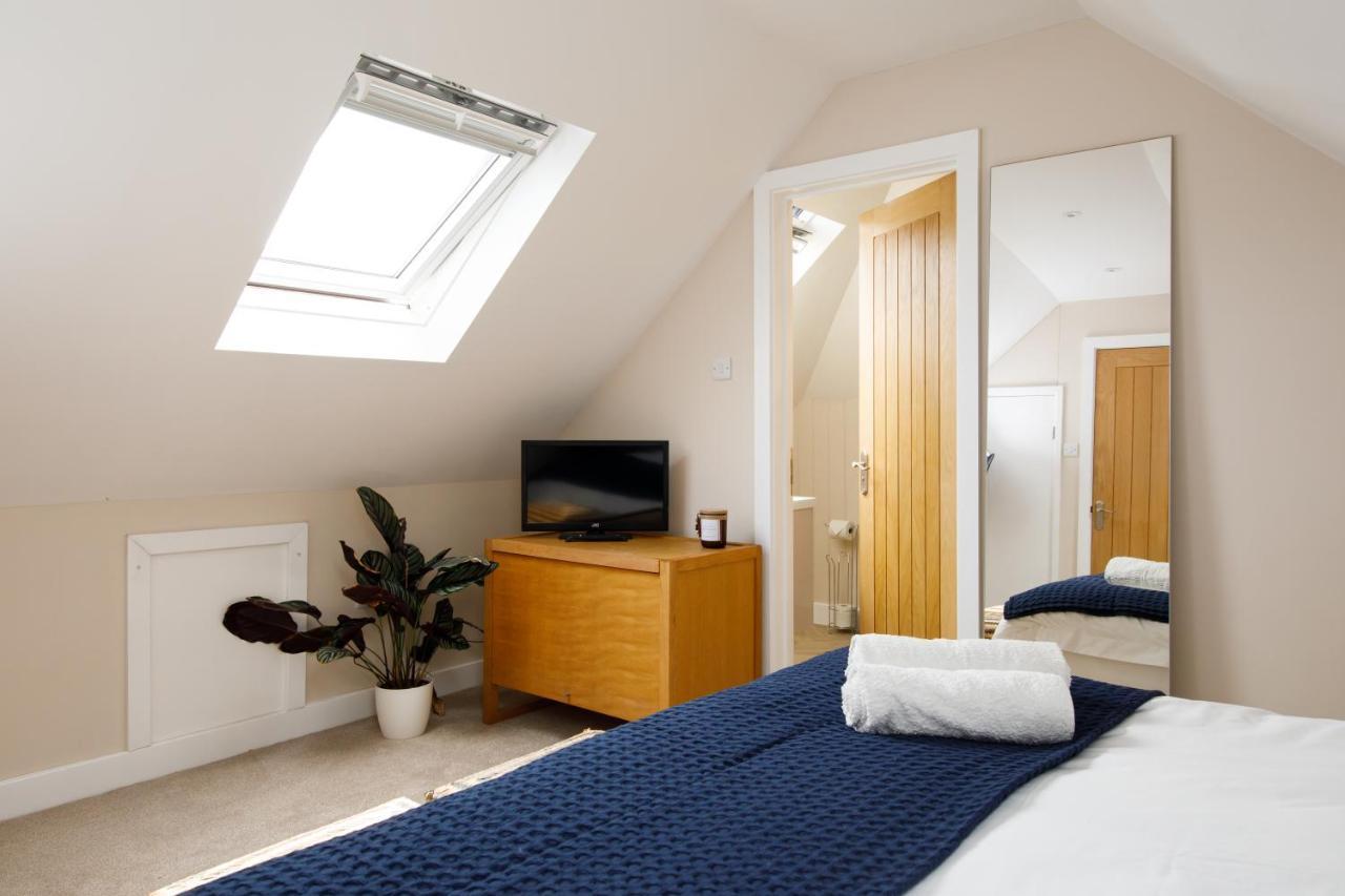 'Orchard Croft Lodge - Chichester', Book-Direct, New Home 1,367 Sq' Ft' , Can Sleep 8 On Request , Split & Link 'Super King' Size Beds, Free Wi-Fi, Sky Tv & Sky Sports, 9 - Minutes From West Wittering Beach, Very Quiet Location, Dog Friendly Eksteriør bilde