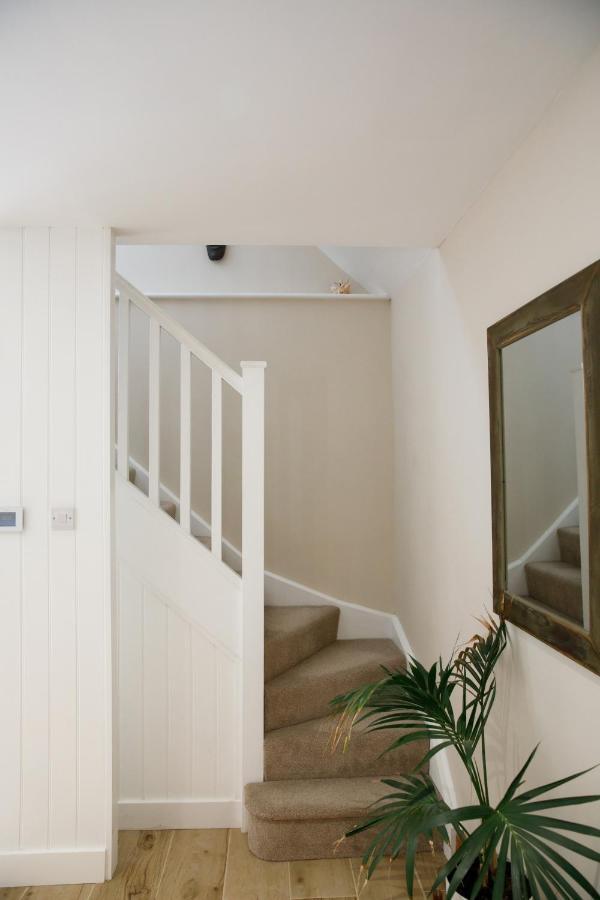 'Orchard Croft Lodge - Chichester', Book-Direct, New Home 1,367 Sq' Ft' , Can Sleep 8 On Request , Split & Link 'Super King' Size Beds, Free Wi-Fi, Sky Tv & Sky Sports, 9 - Minutes From West Wittering Beach, Very Quiet Location, Dog Friendly Eksteriør bilde