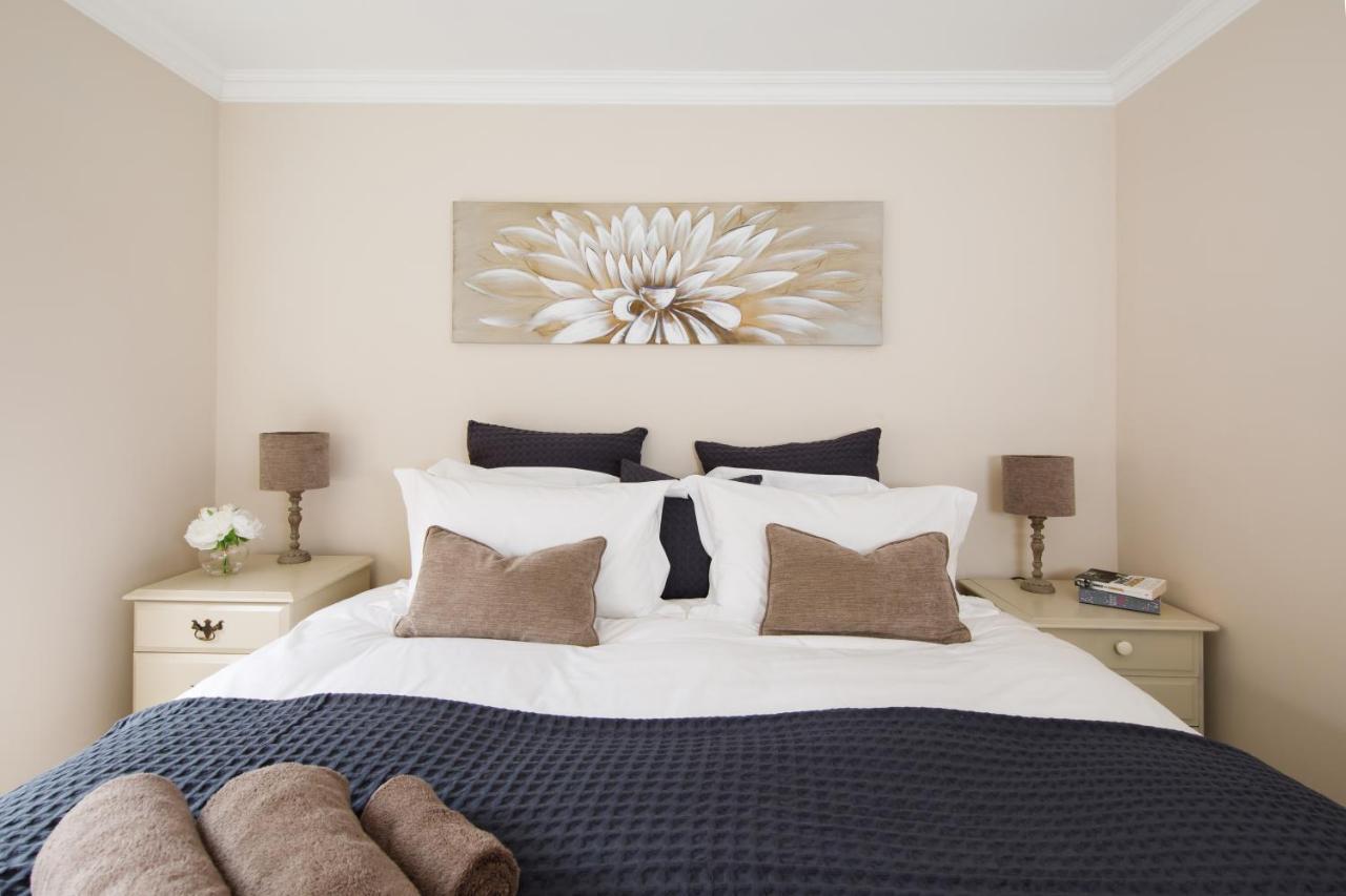 'Orchard Croft Lodge - Chichester', Book-Direct, New Home 1,367 Sq' Ft' , Can Sleep 8 On Request , Split & Link 'Super King' Size Beds, Free Wi-Fi, Sky Tv & Sky Sports, 9 - Minutes From West Wittering Beach, Very Quiet Location, Dog Friendly Eksteriør bilde