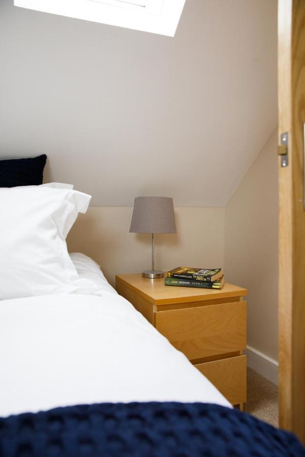 'Orchard Croft Lodge - Chichester', Book-Direct, New Home 1,367 Sq' Ft' , Can Sleep 8 On Request , Split & Link 'Super King' Size Beds, Free Wi-Fi, Sky Tv & Sky Sports, 9 - Minutes From West Wittering Beach, Very Quiet Location, Dog Friendly Eksteriør bilde