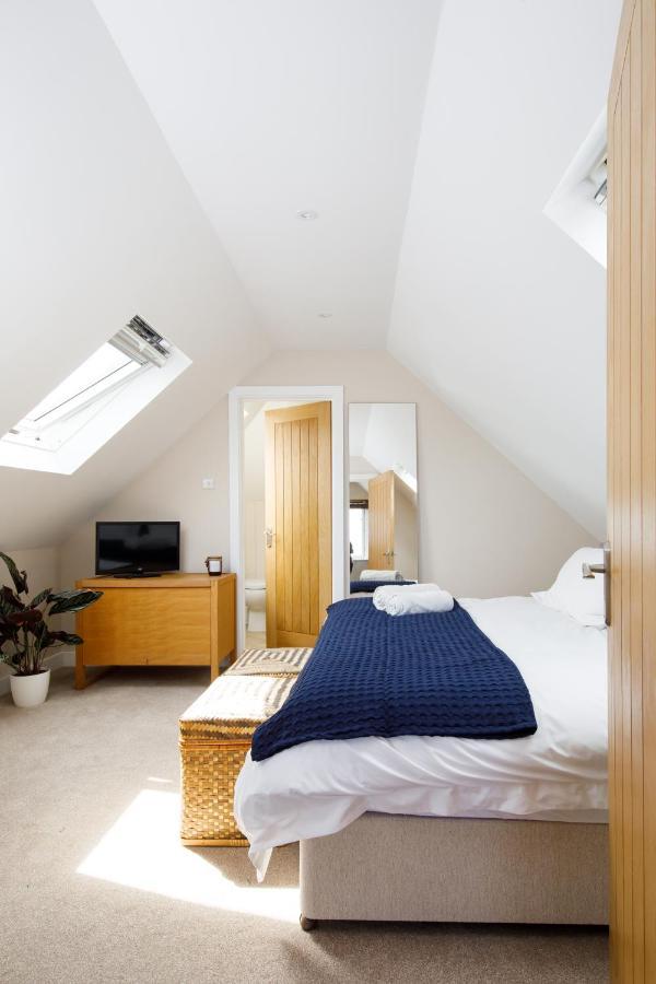 'Orchard Croft Lodge - Chichester', Book-Direct, New Home 1,367 Sq' Ft' , Can Sleep 8 On Request , Split & Link 'Super King' Size Beds, Free Wi-Fi, Sky Tv & Sky Sports, 9 - Minutes From West Wittering Beach, Very Quiet Location, Dog Friendly Eksteriør bilde