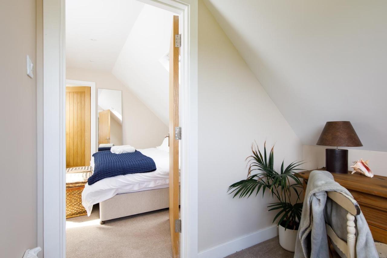 'Orchard Croft Lodge - Chichester', Book-Direct, New Home 1,367 Sq' Ft' , Can Sleep 8 On Request , Split & Link 'Super King' Size Beds, Free Wi-Fi, Sky Tv & Sky Sports, 9 - Minutes From West Wittering Beach, Very Quiet Location, Dog Friendly Eksteriør bilde