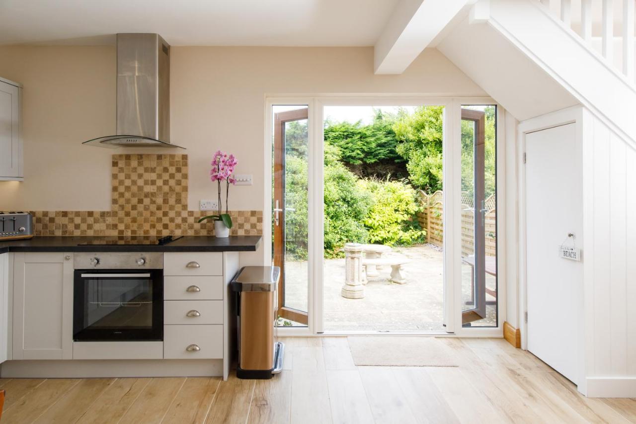 'Orchard Croft Lodge - Chichester', Book-Direct, New Home 1,367 Sq' Ft' , Can Sleep 8 On Request , Split & Link 'Super King' Size Beds, Free Wi-Fi, Sky Tv & Sky Sports, 9 - Minutes From West Wittering Beach, Very Quiet Location, Dog Friendly Eksteriør bilde