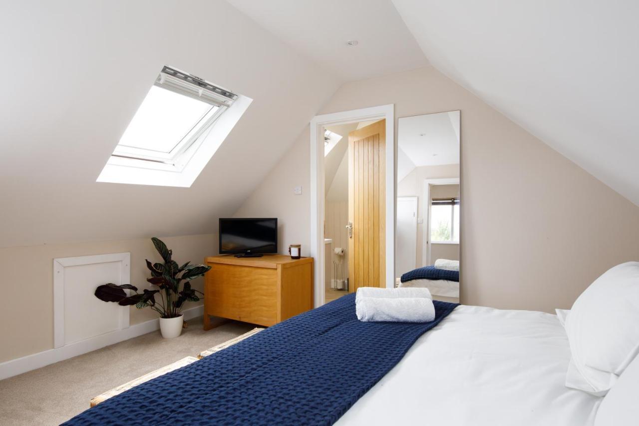 'Orchard Croft Lodge - Chichester', Book-Direct, New Home 1,367 Sq' Ft' , Can Sleep 8 On Request , Split & Link 'Super King' Size Beds, Free Wi-Fi, Sky Tv & Sky Sports, 9 - Minutes From West Wittering Beach, Very Quiet Location, Dog Friendly Eksteriør bilde